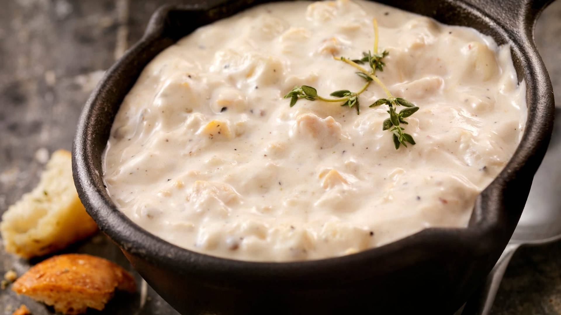 Dickund Cremige New England Clam Chowder Wallpaper