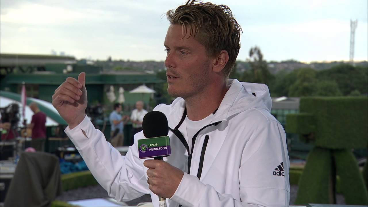 Thomasenqvist Durante Una Entrevista Fondo de pantalla