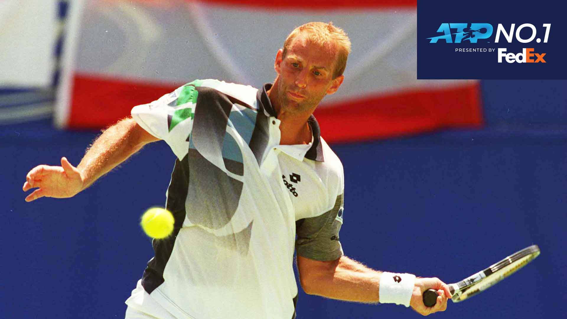 Thomas Muster Concentratedly Eyeing the Tennis Ball Wallpaper