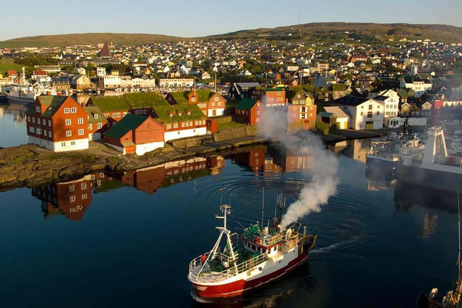 Thorshavn Ocean And Boat Wallpaper