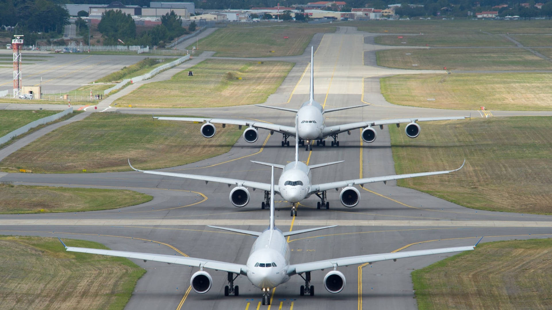 Tre A380'er På Landingsbanen Wallpaper