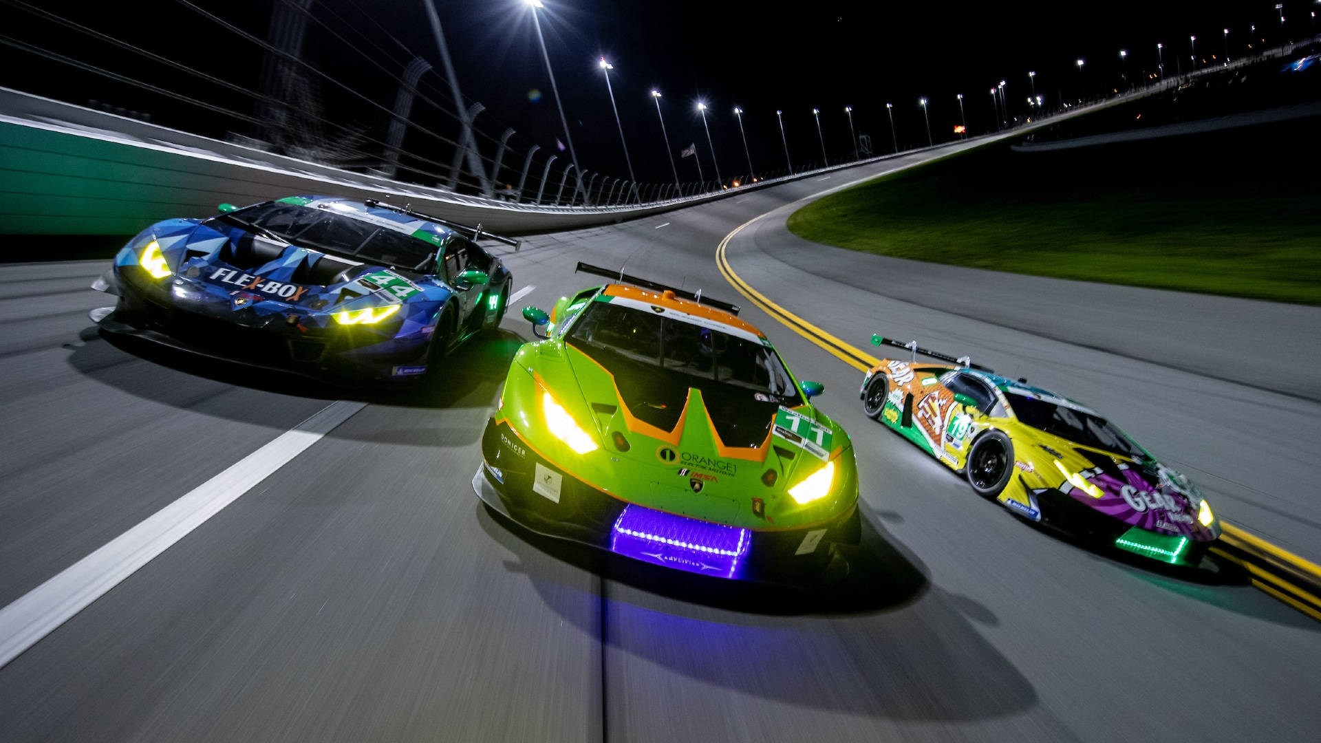 Three Lamborghini Huracán In Turn7racing Gt3 Motorsport Championship Wallpaper