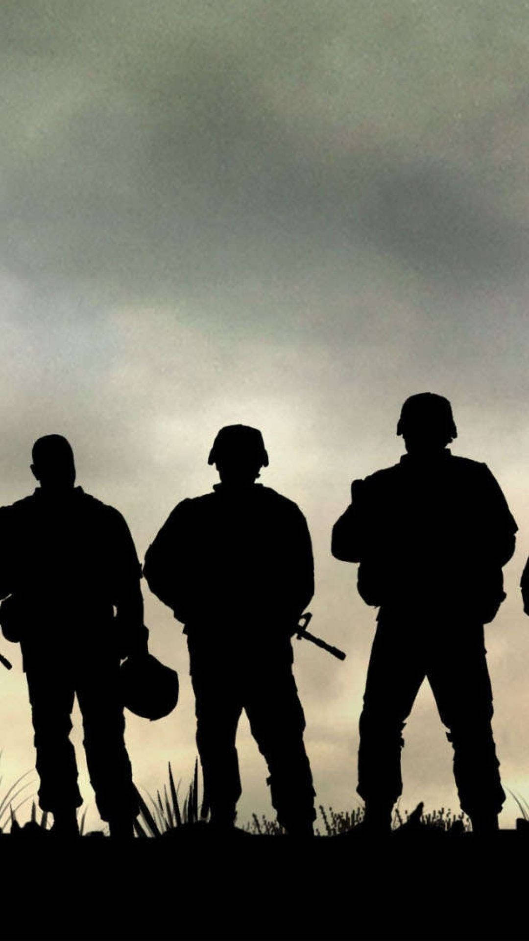 Tre soldater klar til skyderi Wallpaper