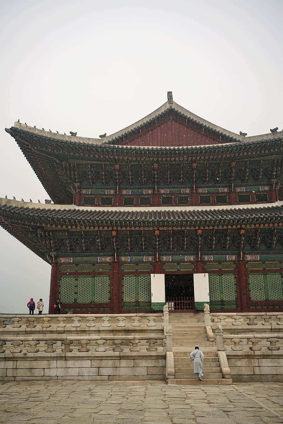 Three Tourists At Gyeongbokgung Palace Picture