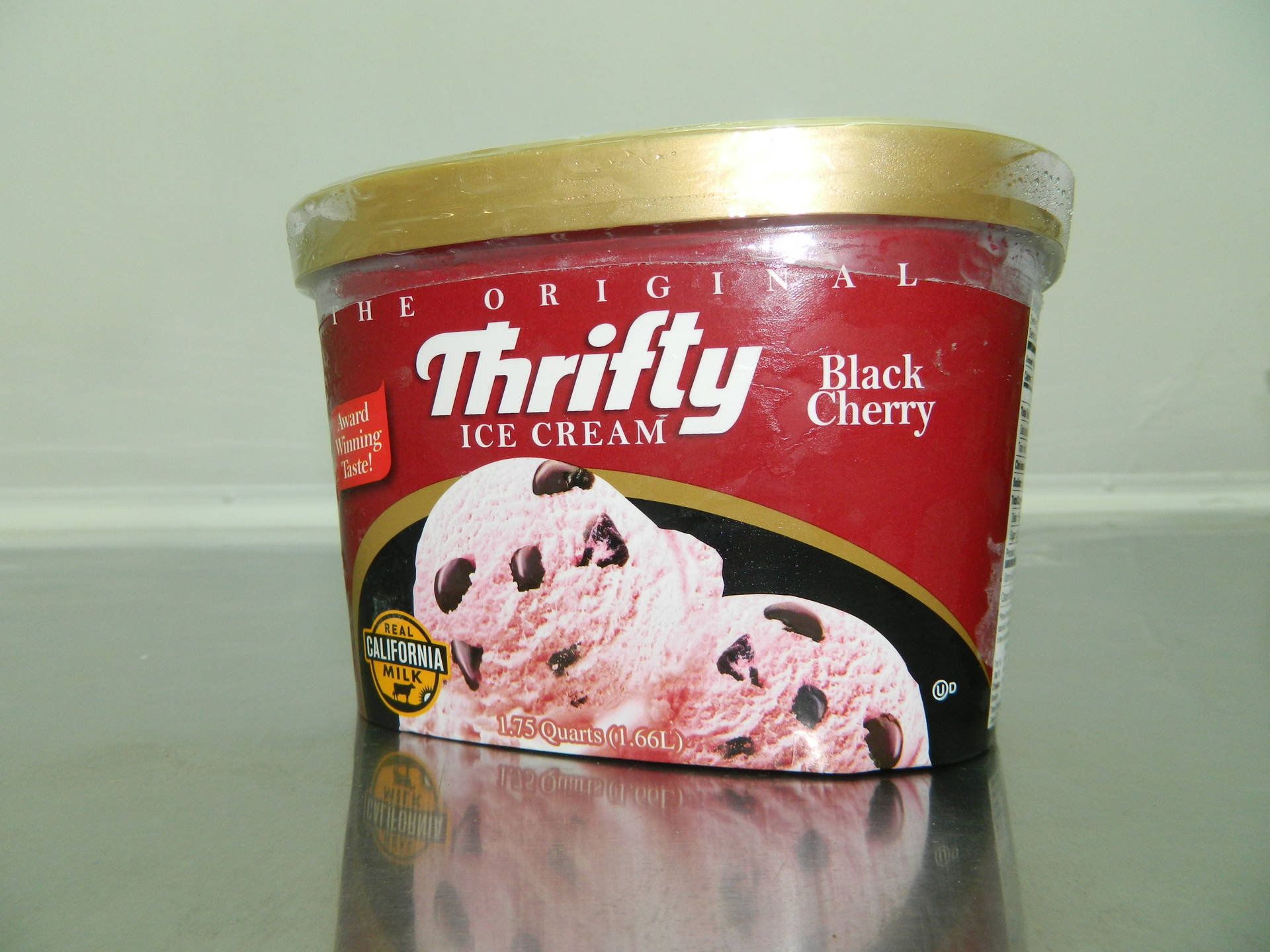Thrifty Black Cherry Ice Cream Wallpaper