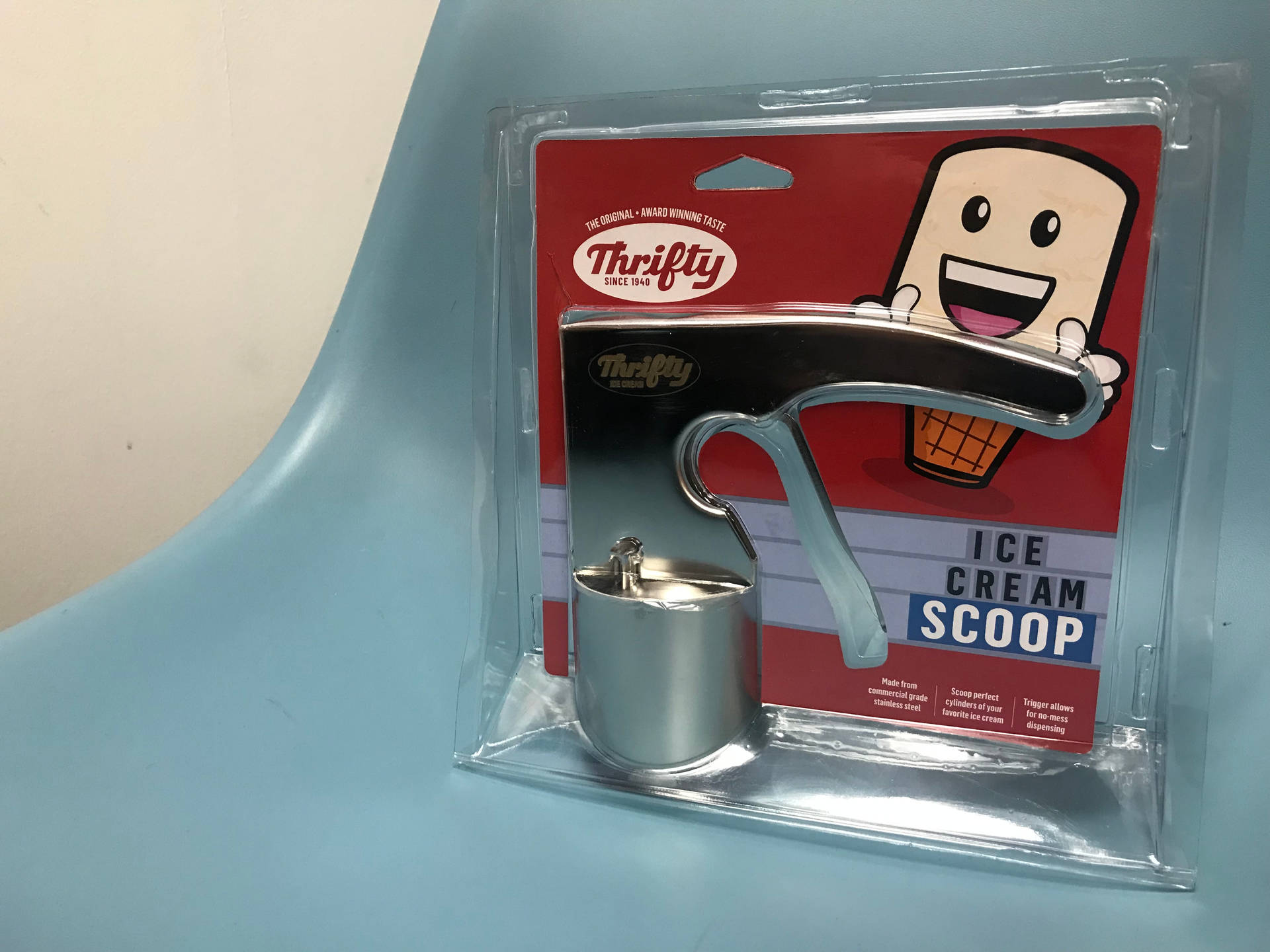 Thrifty Ice Cream Scoop In Pack Wallpaper