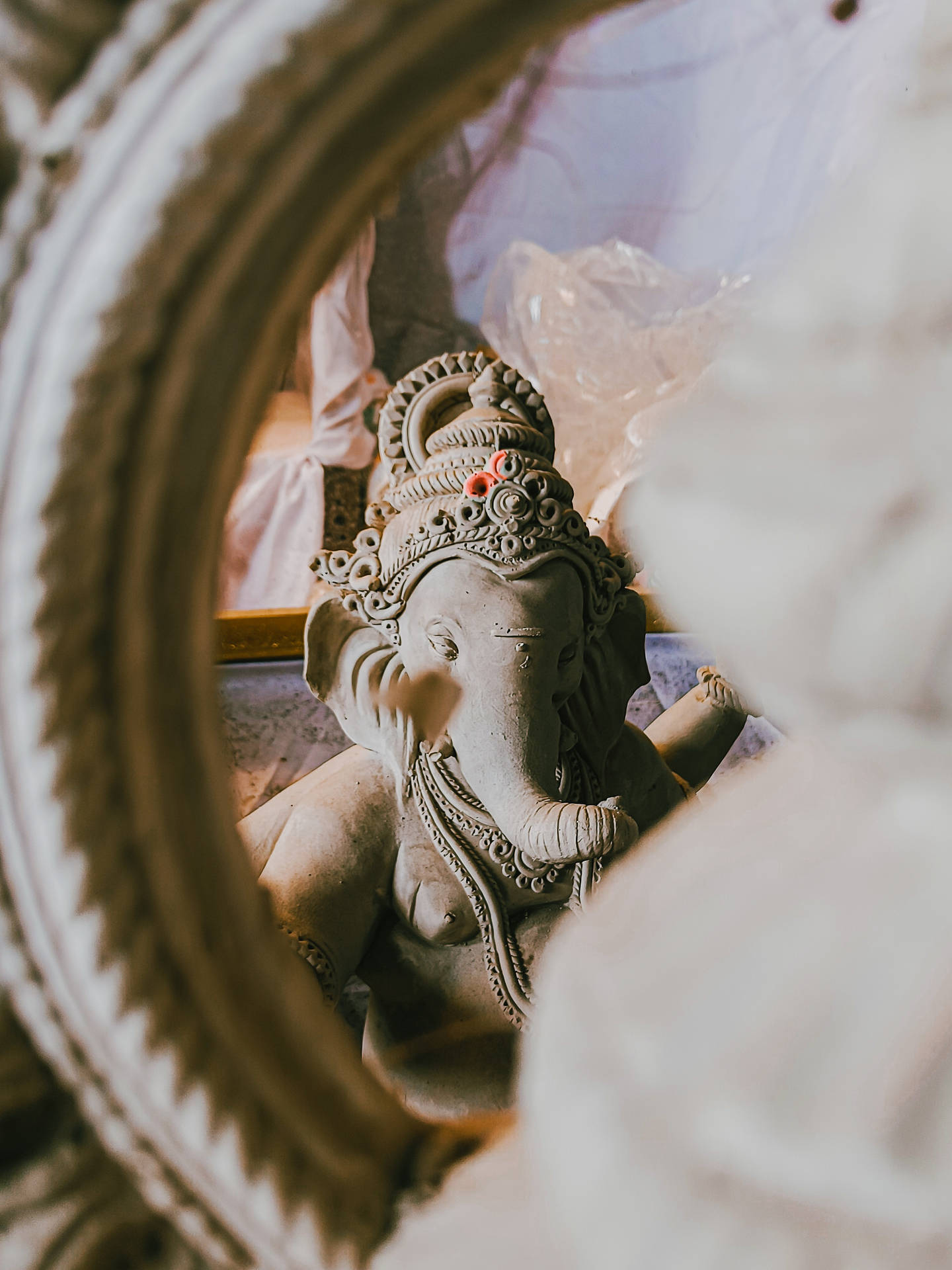 Through A Frame Ganesh 4K Wallpaper