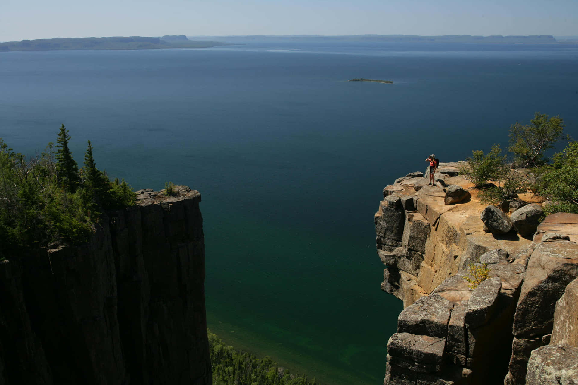 Thunder Bay Cliff Overlooking Lake Superior Wallpaper