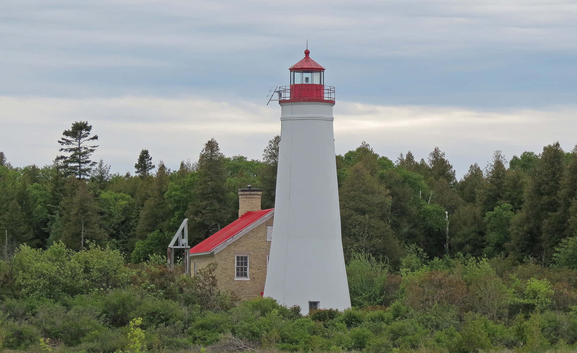 Thunder Bay Lighthouse Scenery Wallpaper