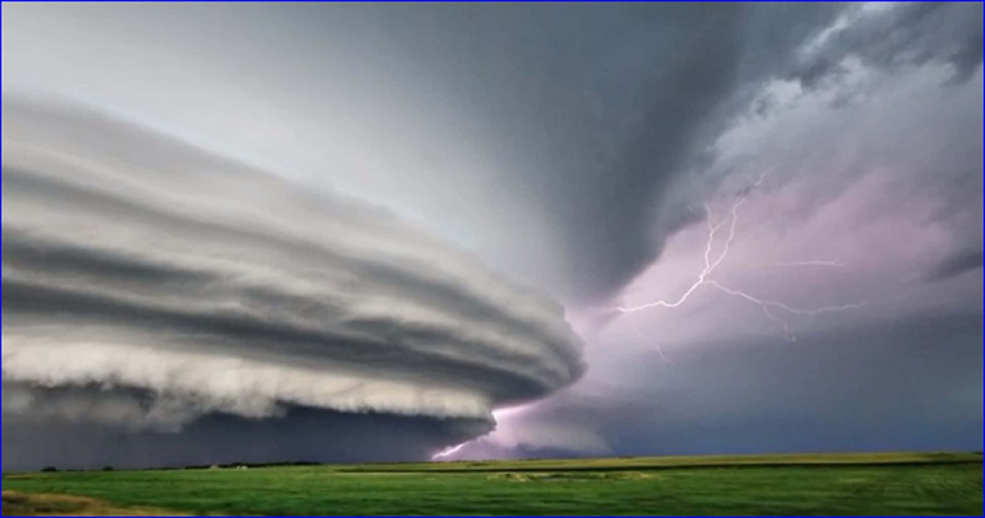 Captivating Thunderstorm Display