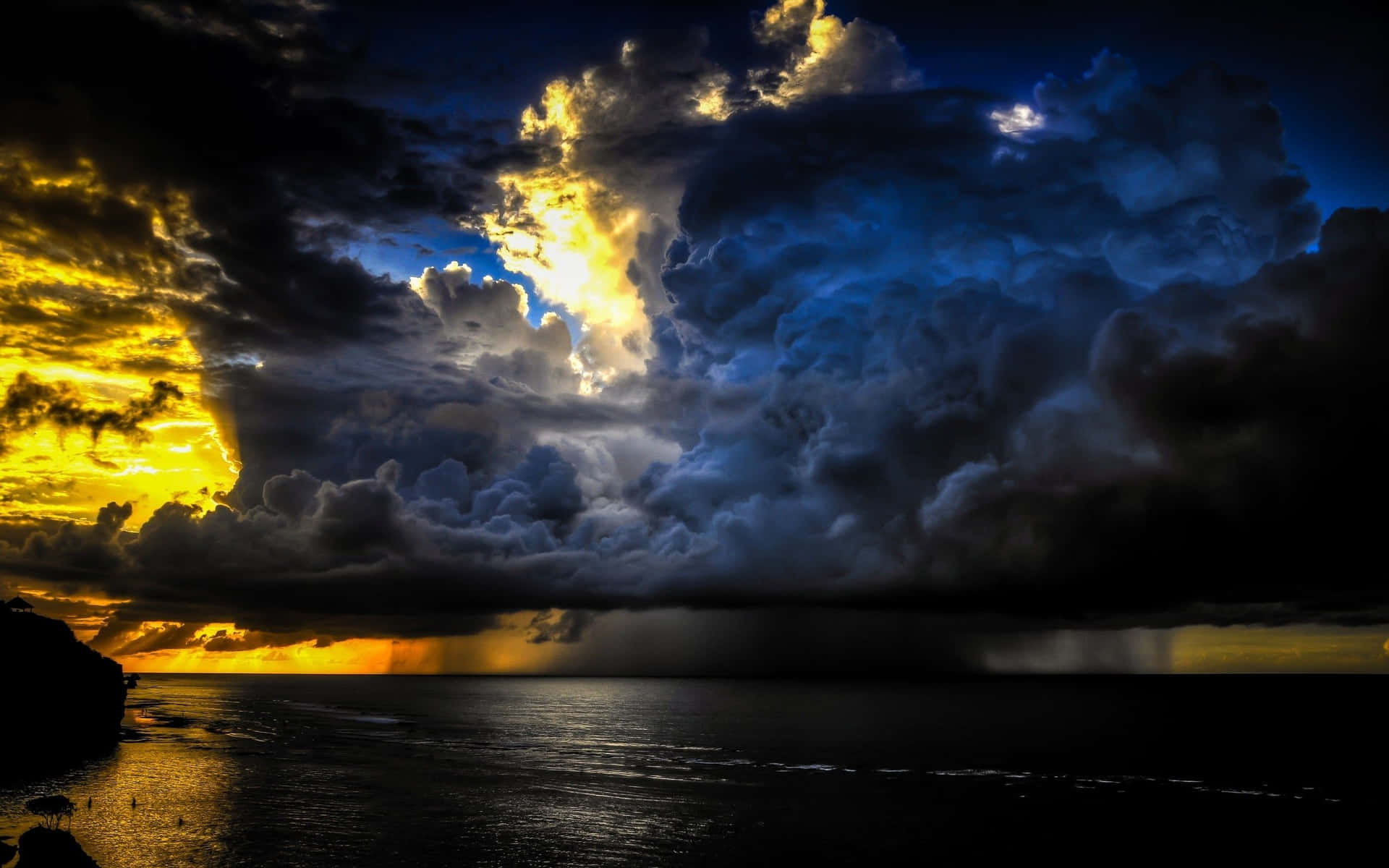 Captivating Thunderstorm Display