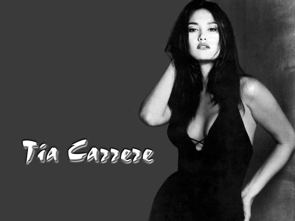 Tia Carrere Zwart-wit Portret Achtergrond