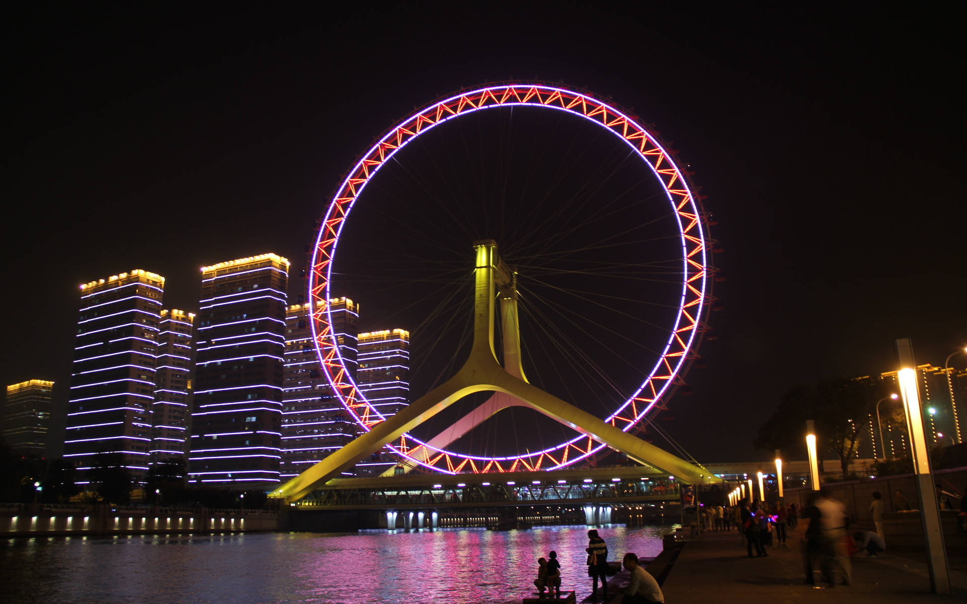Larueda De La Fortuna De Tianjin Con Luces. Fondo de pantalla