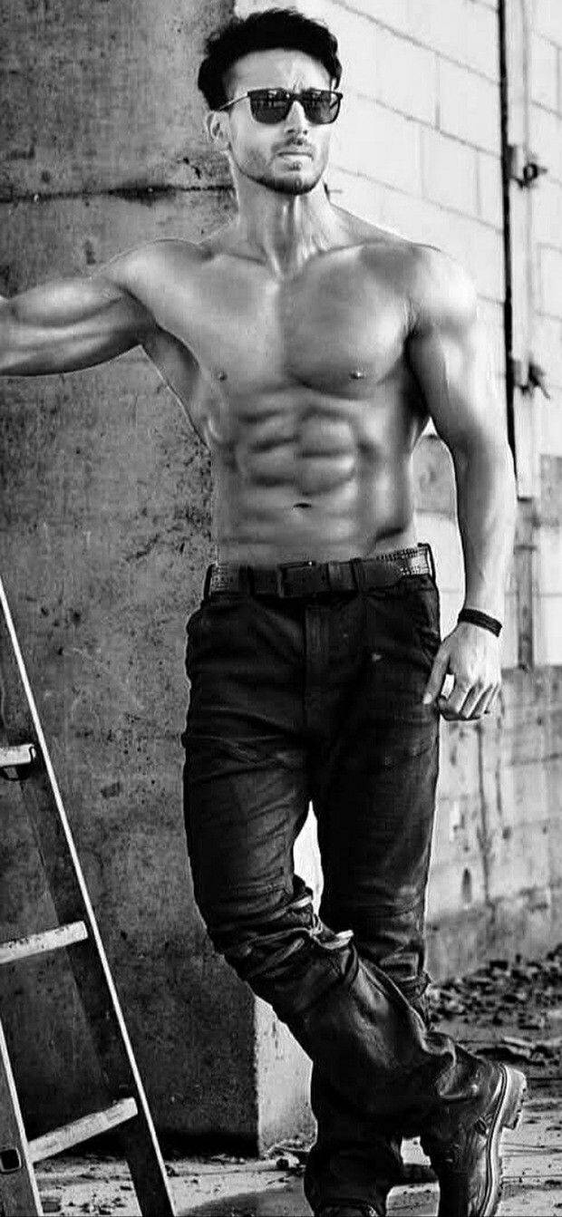 Tiger Shroff Body Wearing Only Jeans Wallpaper
