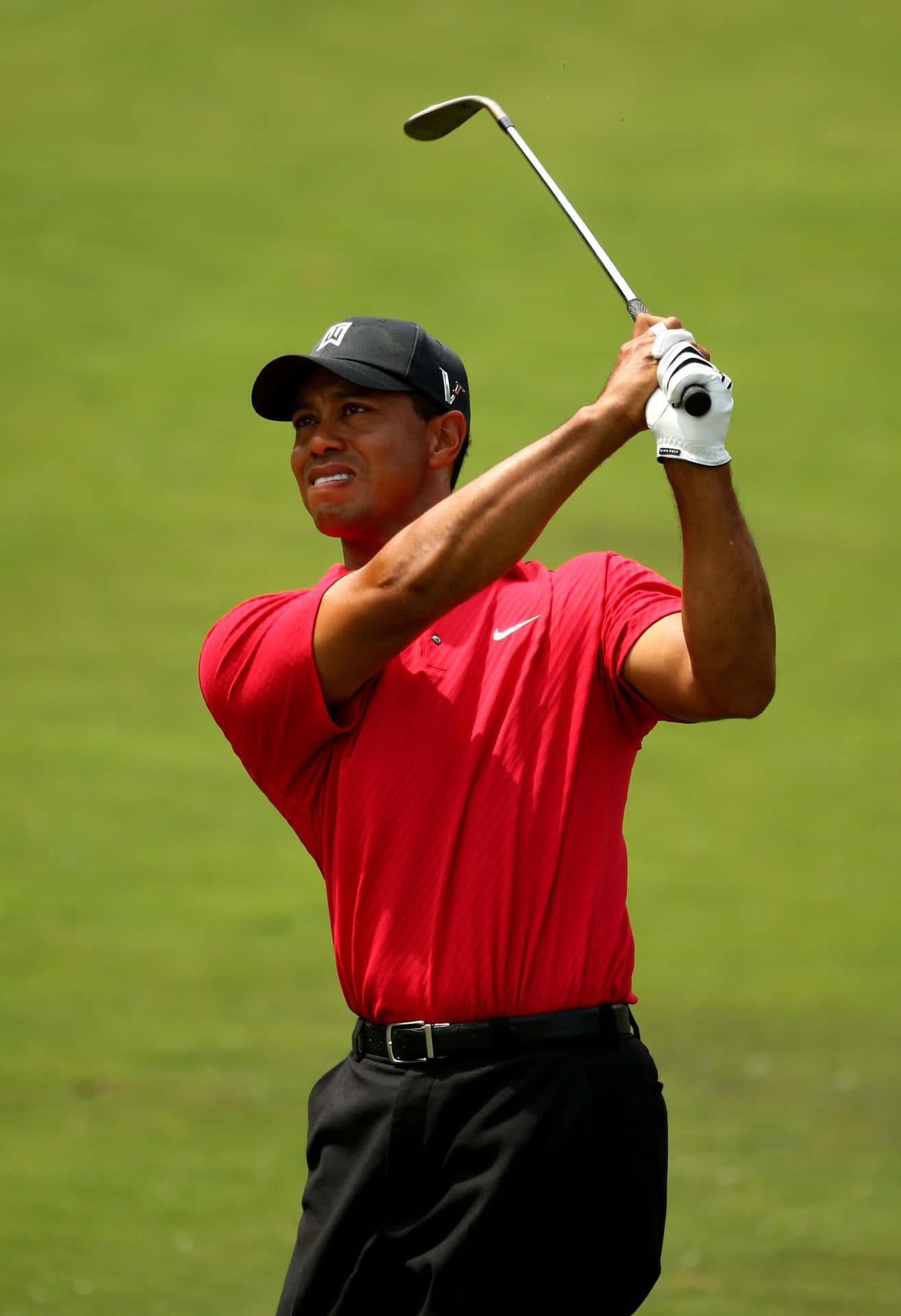 Teary-eyed Tiger Woods Iphone Wallpaper