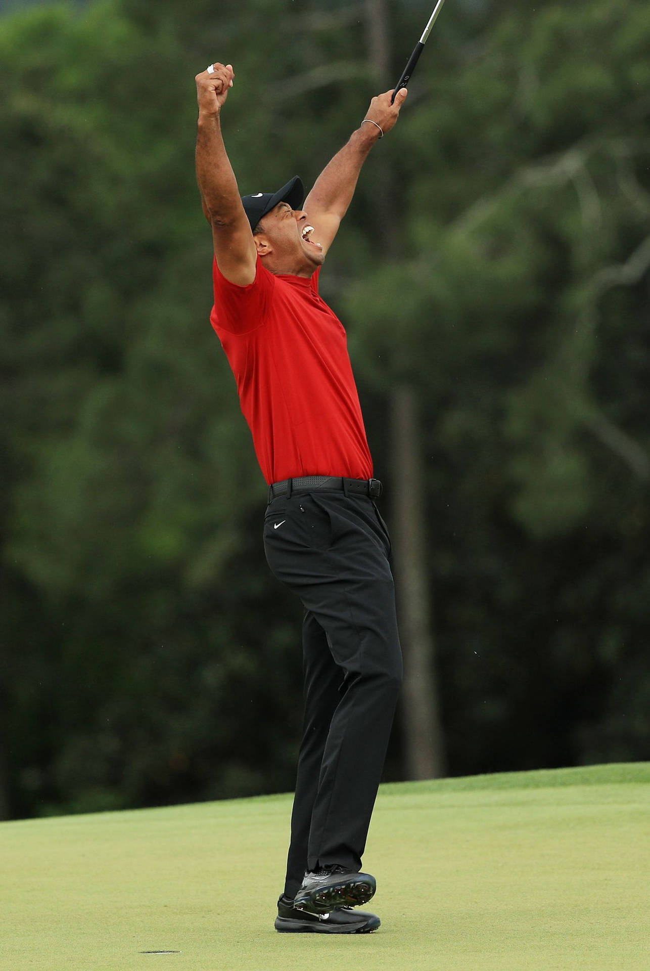 Tiger Woods Masters Celebration From Side Wallpaper
