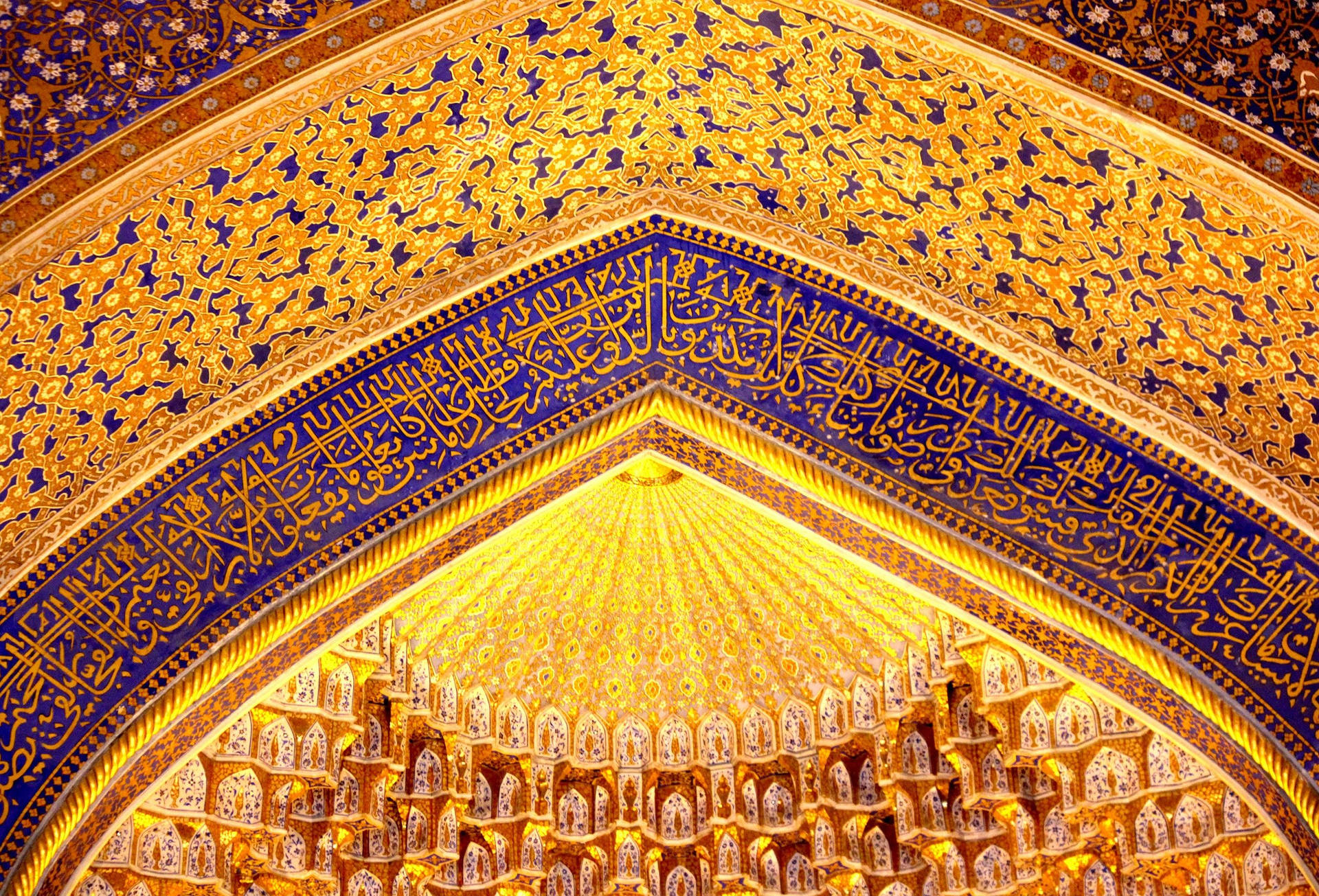 Caption: Majestic View of Tilla-Kori Madrasah Dome in Samarkand Wallpaper