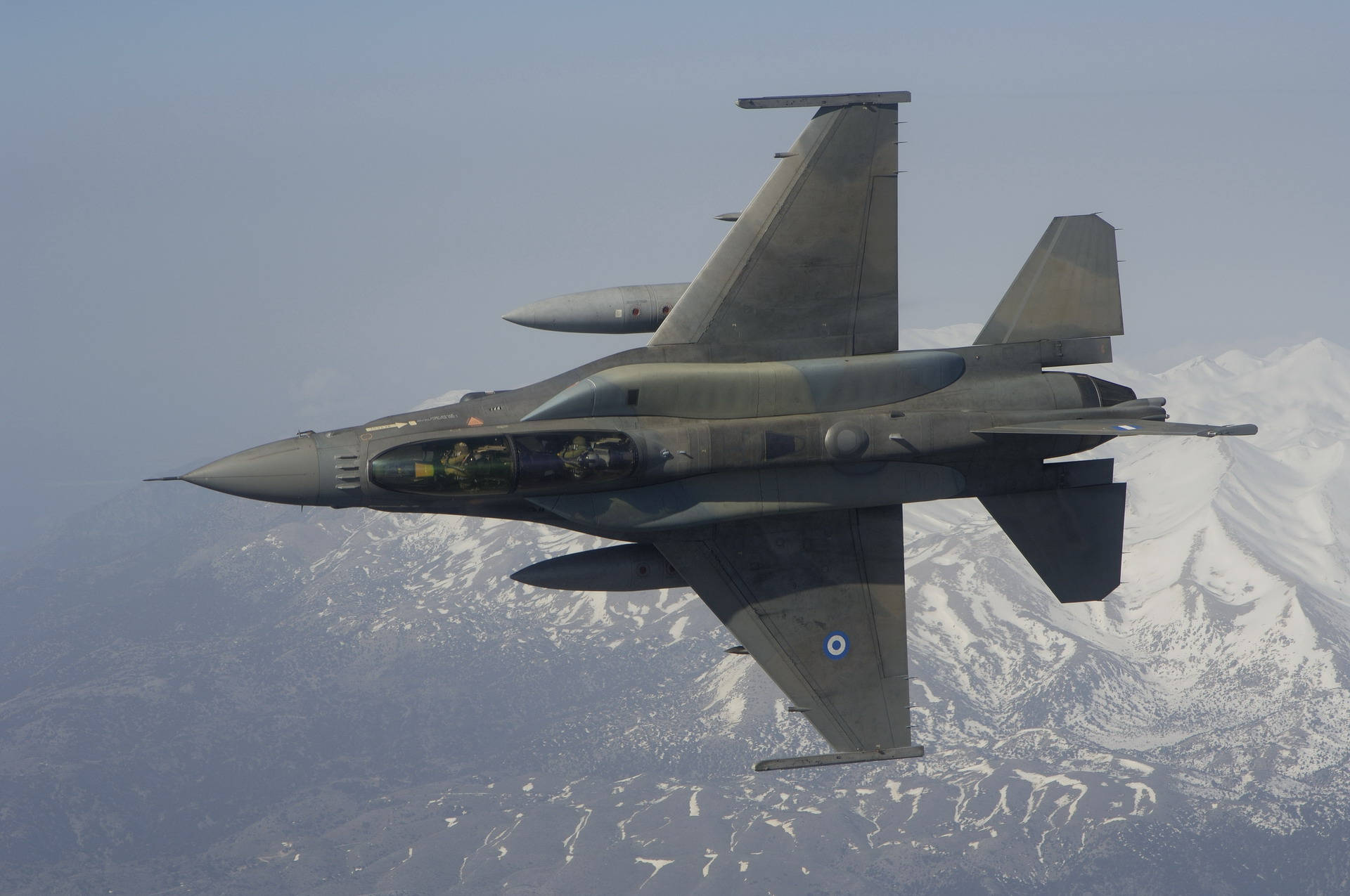 Aviónde Combate F-16 Inclinado Fondo de pantalla