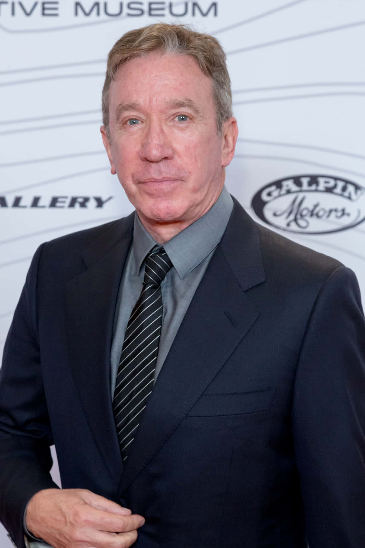 Tim Allen expresses his warm smile on the red carpet Wallpaper