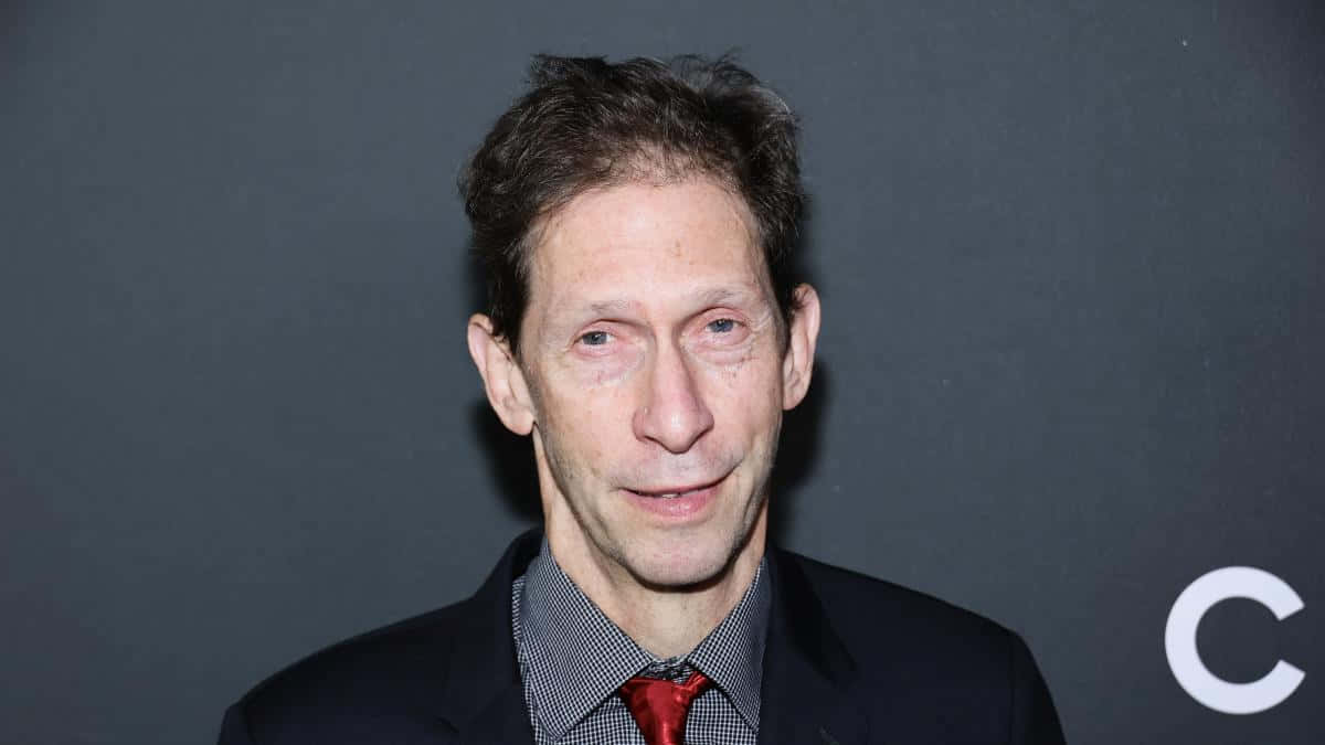 Tim Blake Nelson - A Versatile Talent in Hollywood Wallpaper