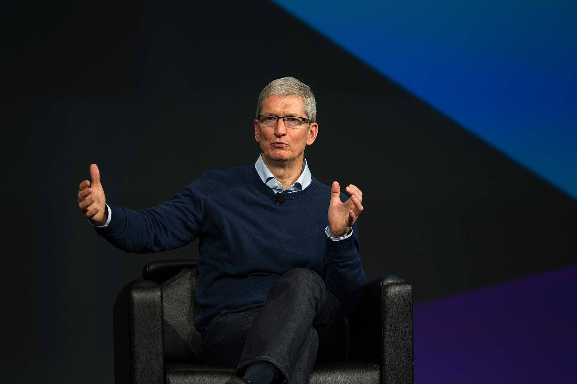 Tim Cook Tv Interview Personality Wallpaper