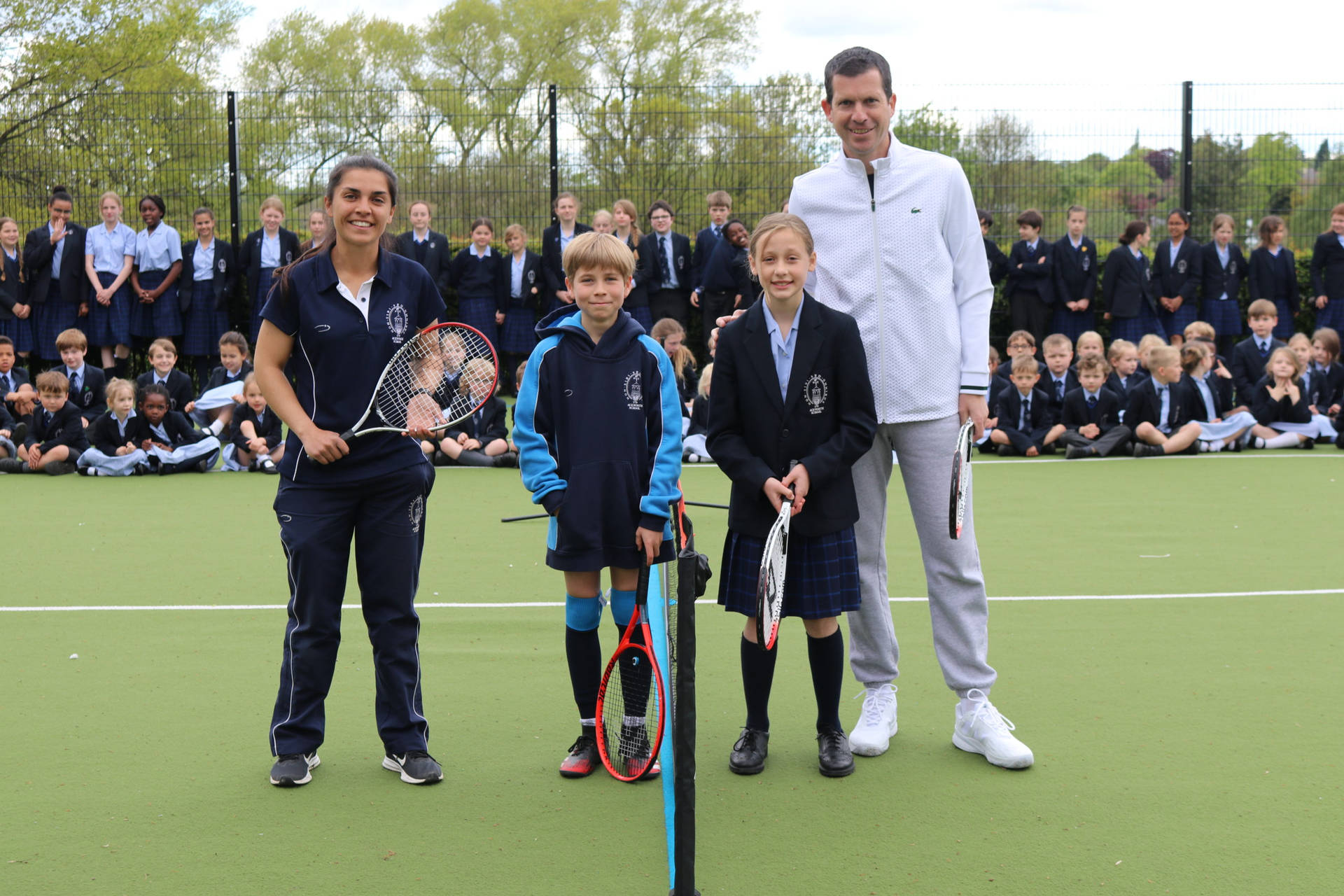 Tim Henman With Students Wallpaper