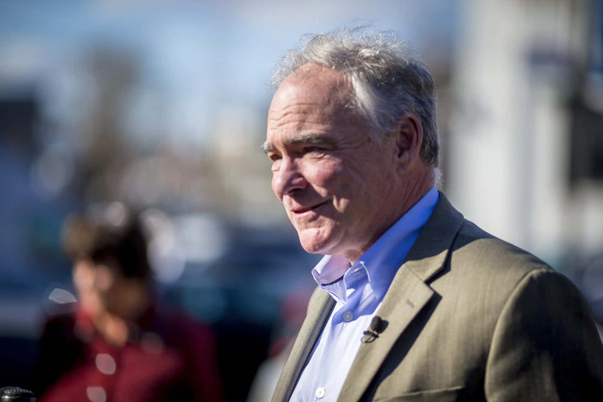 Tim Kaine Side Profile Outdoors Wallpaper
