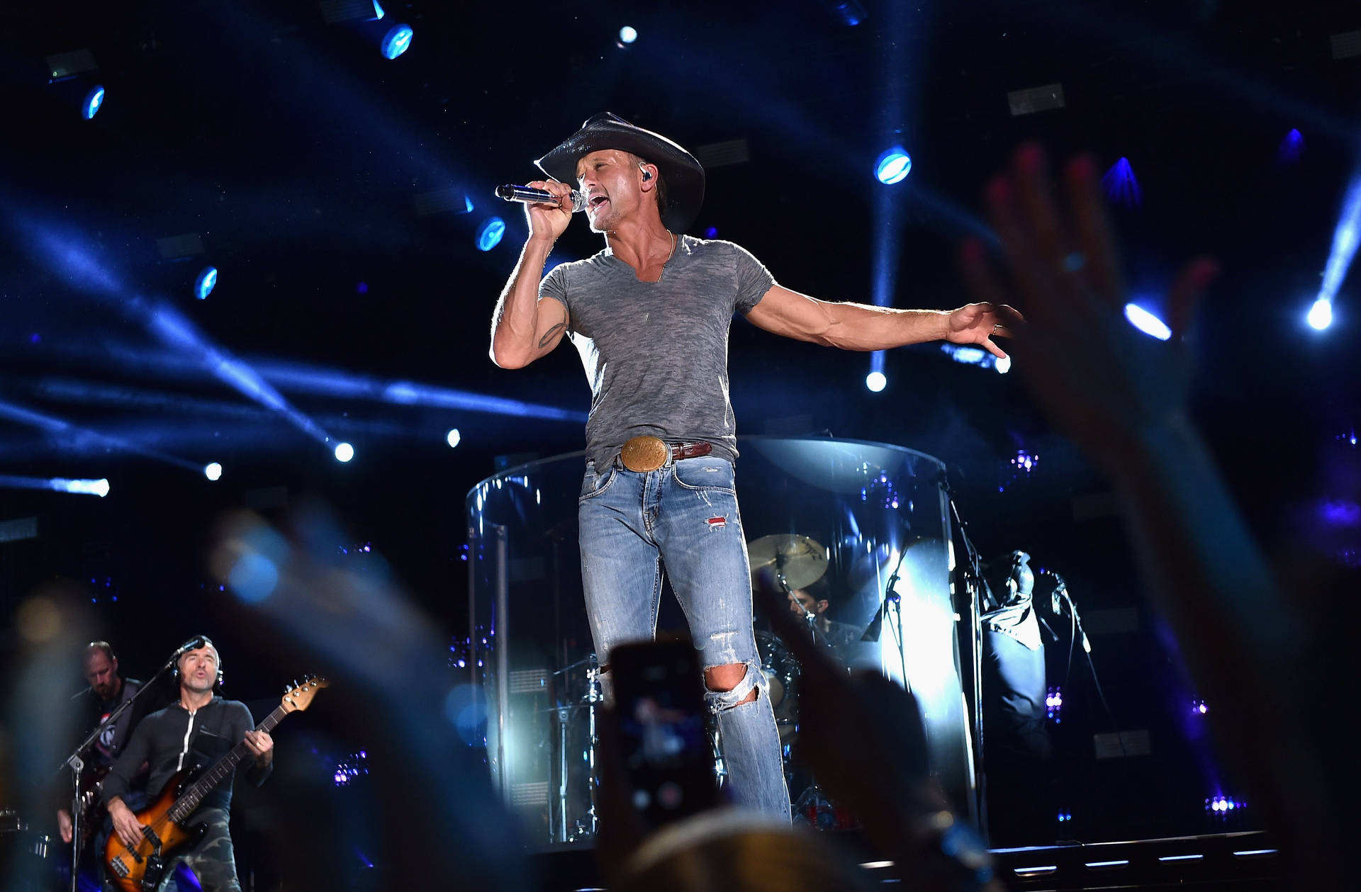 Tim Mcgraw Performing On Stage