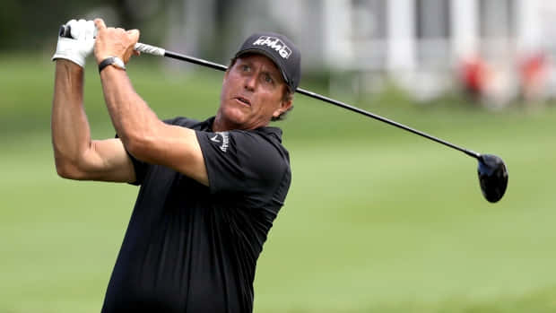 Tim Petrovic Against Phil Mickelson Wallpaper