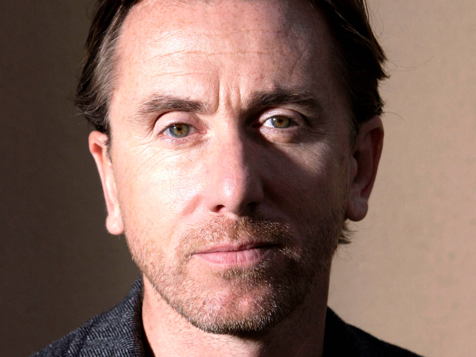Tim Roth Actor Serious Portrait Wallpaper