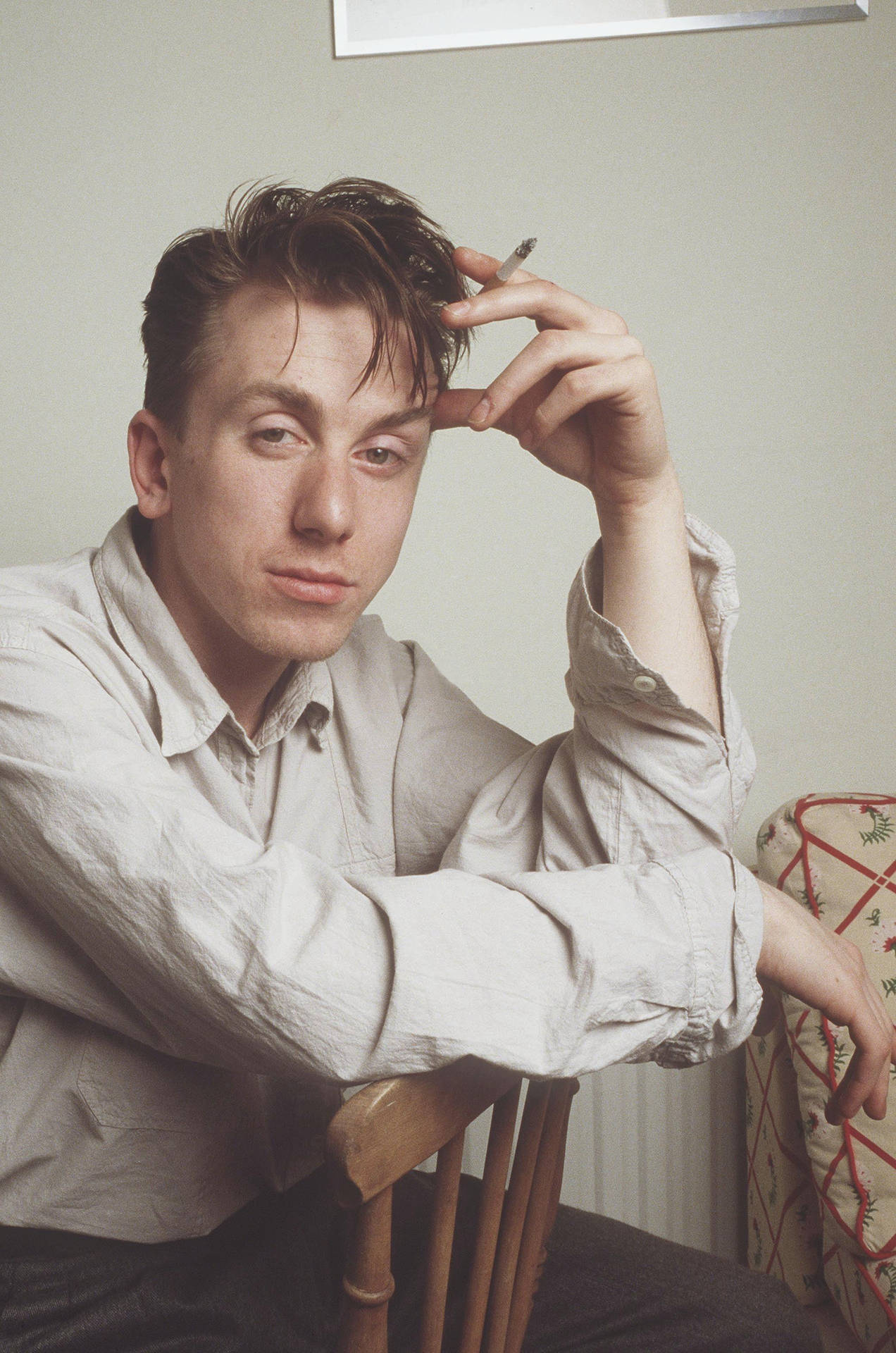 British Talent: A Portrait of Young Tim Roth Smoking on Chair Wallpaper