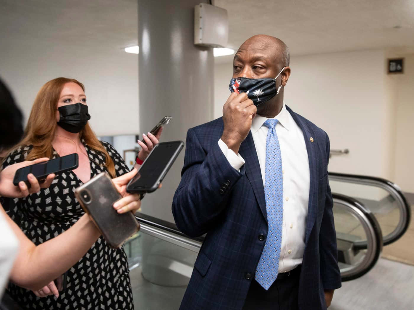 Tim Scott Surrounded By Journalists Background