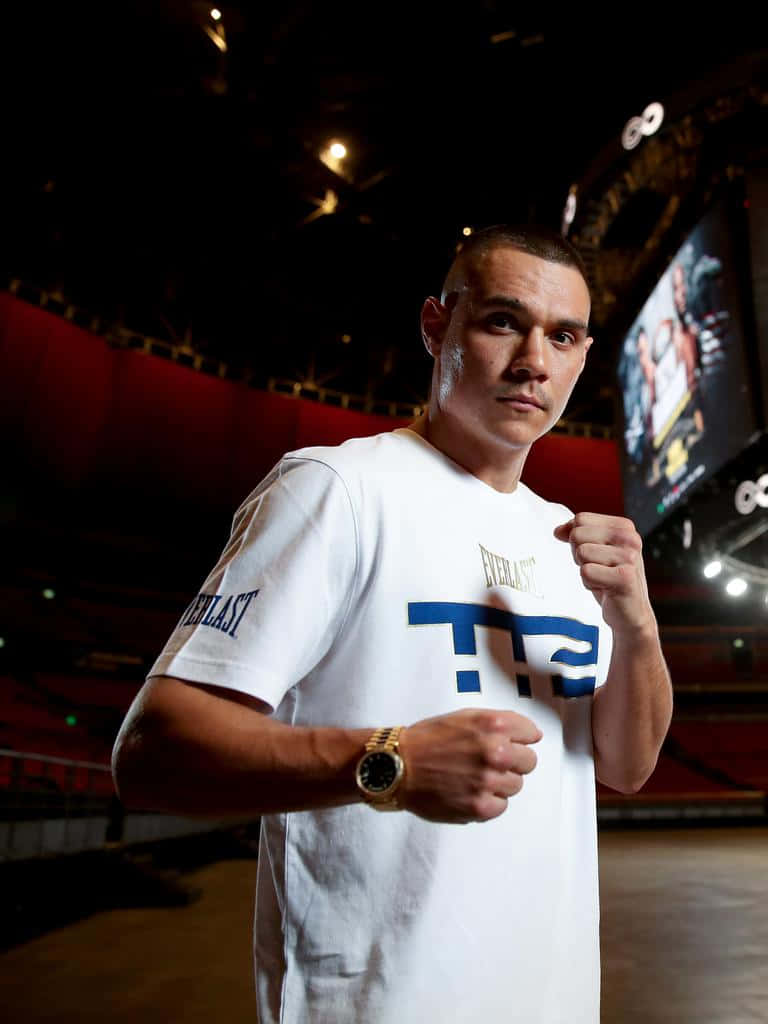 Tim Tszyu Står Seirende I Bokseringen Bakgrunnsbildet