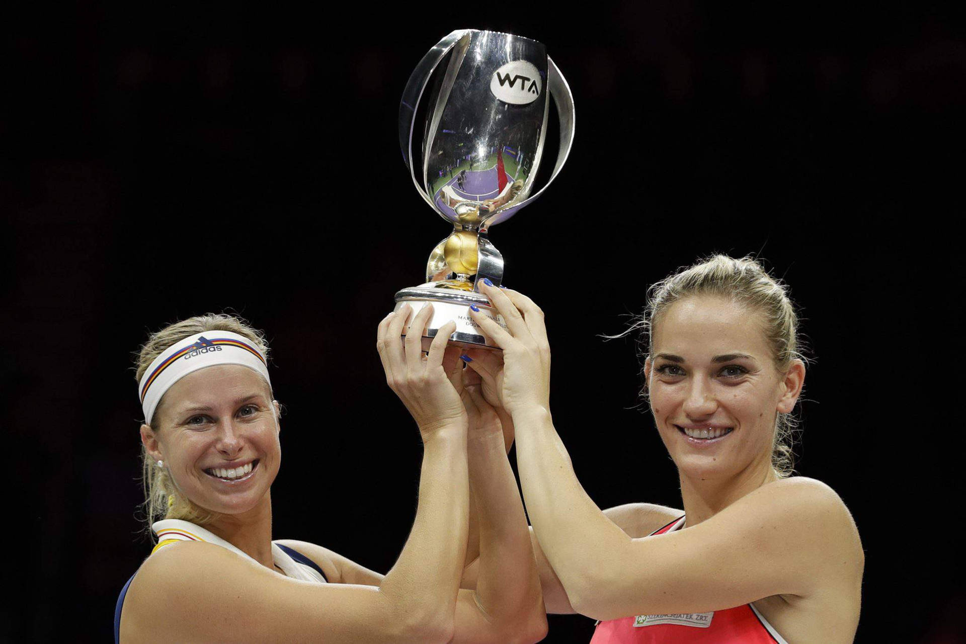Timea Babos og Kristina Mladenovic WTA Italian Open skærmbaggrundsindretning Wallpaper