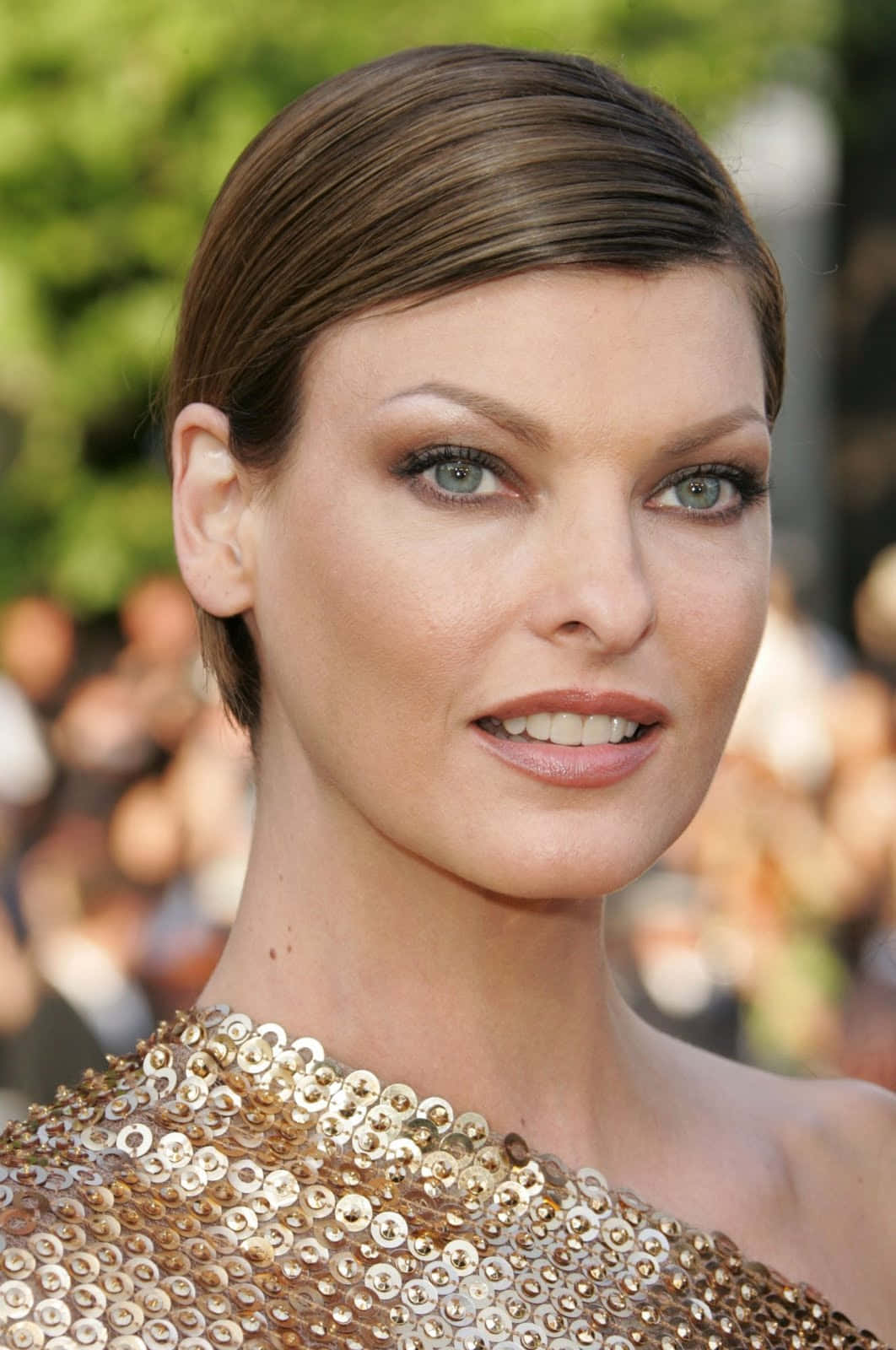 Timeless Beauty Linda Evangelista Wallpaper