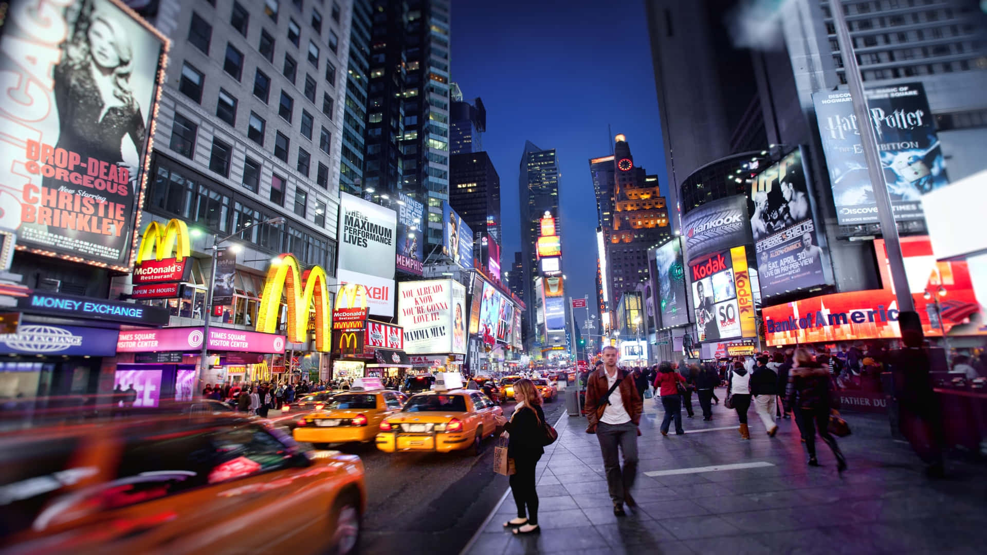 Lucesbrillantes De Times Square En Nueva York Fondo de pantalla