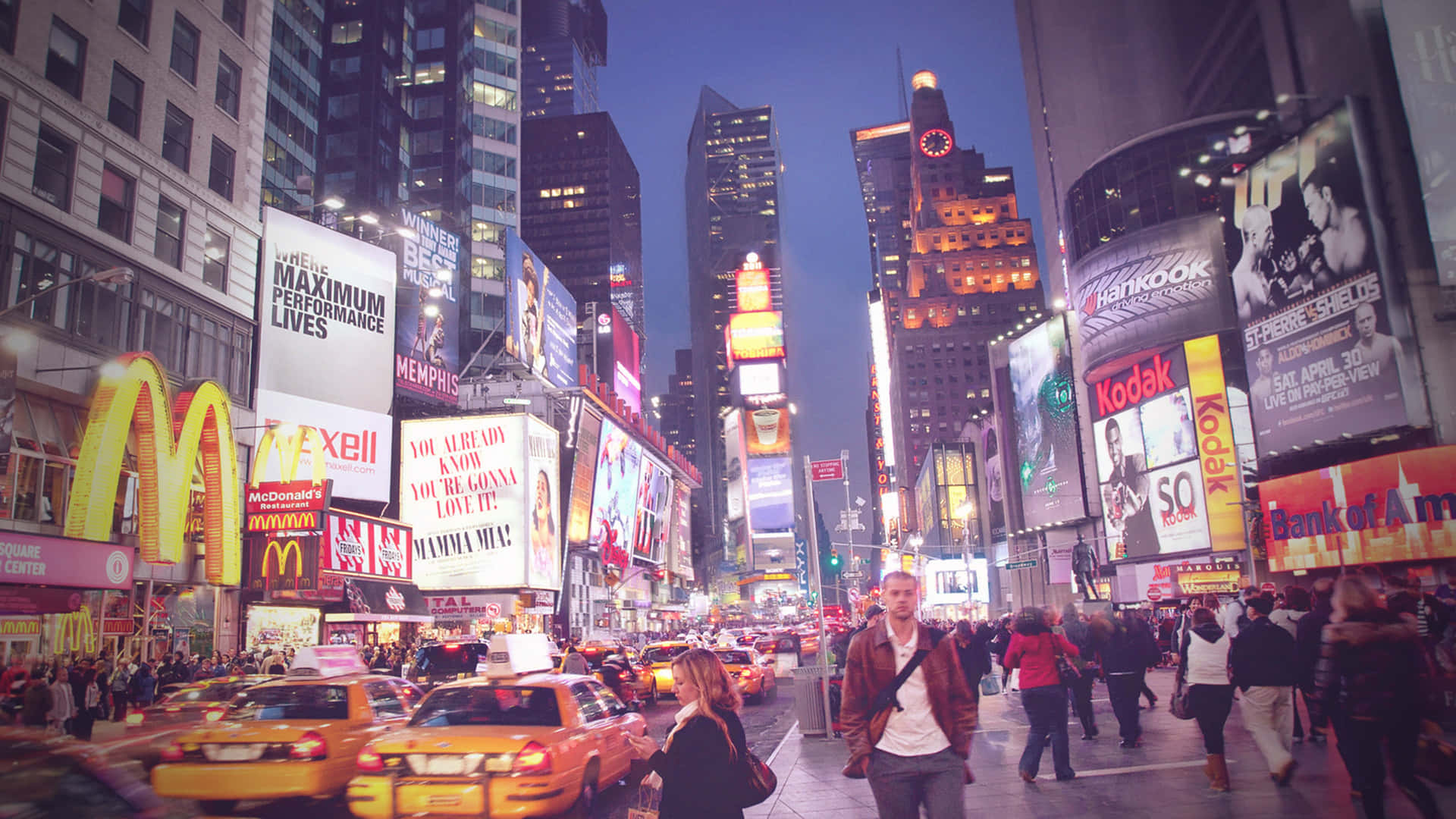 Unavista De Times Square En La Ciudad De Nueva York. Fondo de pantalla
