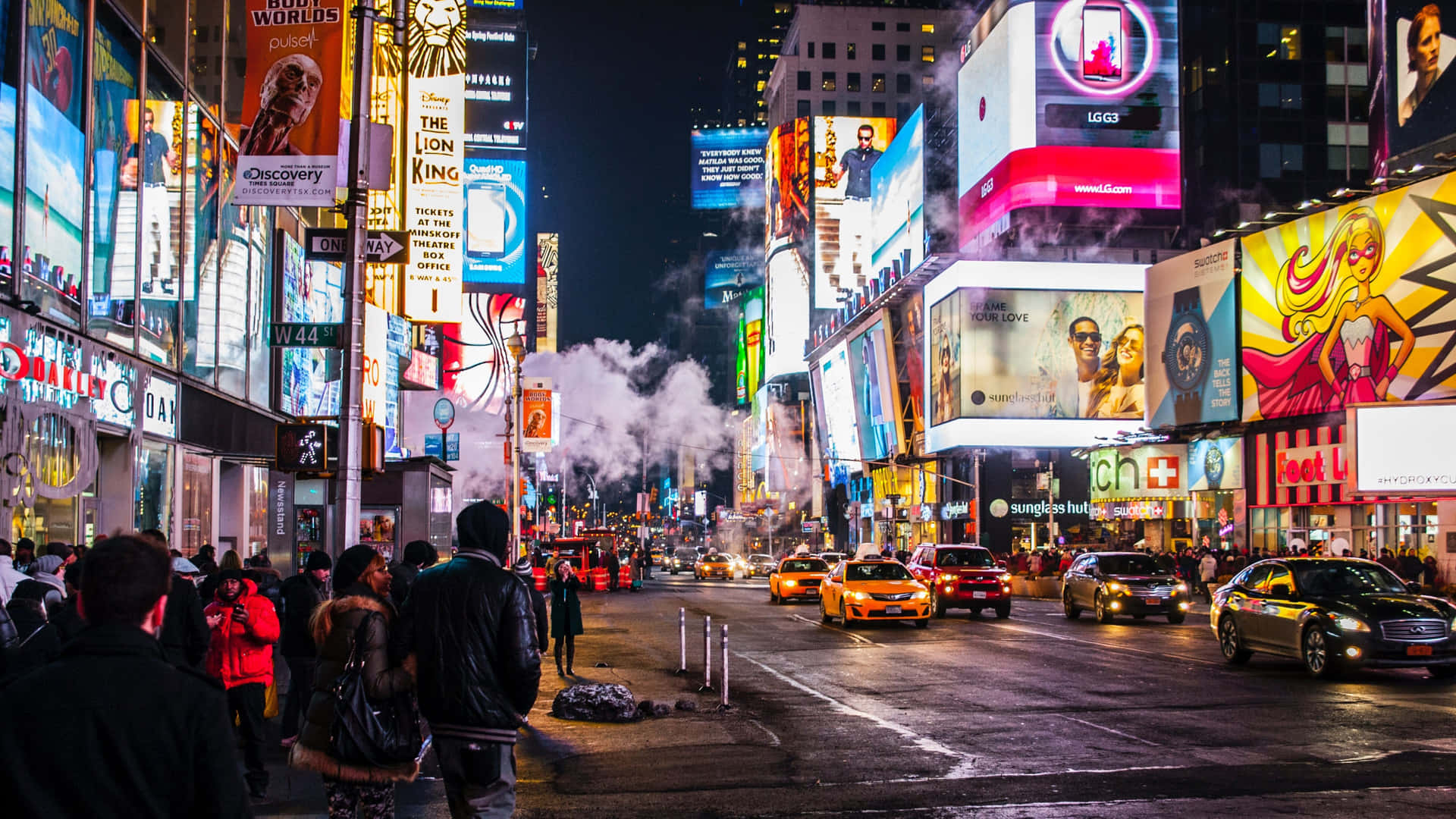 Lasluces De La Noche Brillan Intensamente En Times Square. Fondo de pantalla