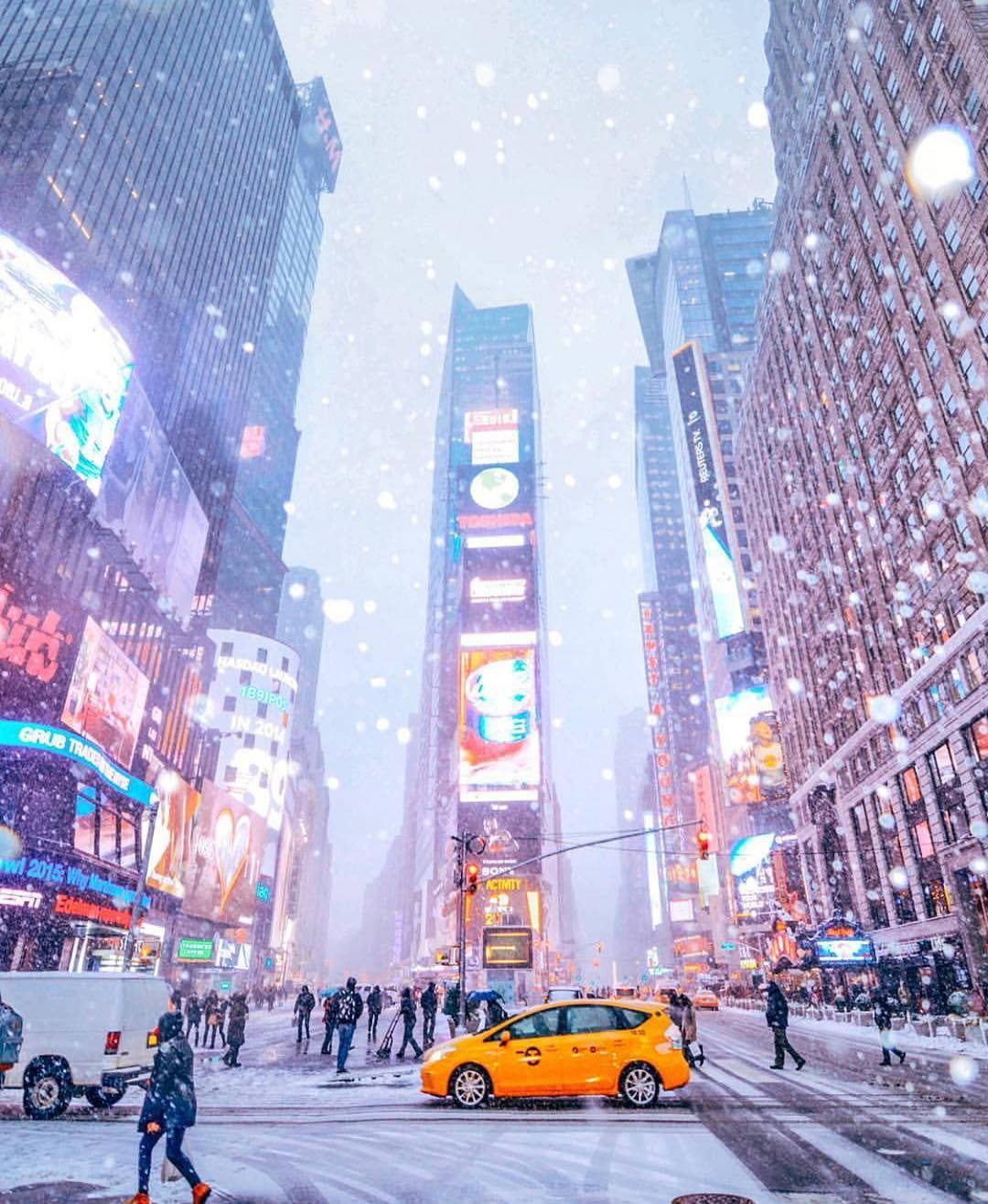 Times Square Aesthetic Snow Wallpaper