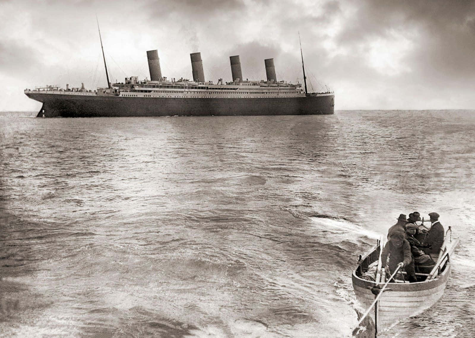 Hollywoodklassikern Titanic Seglar In I Solnedgången
