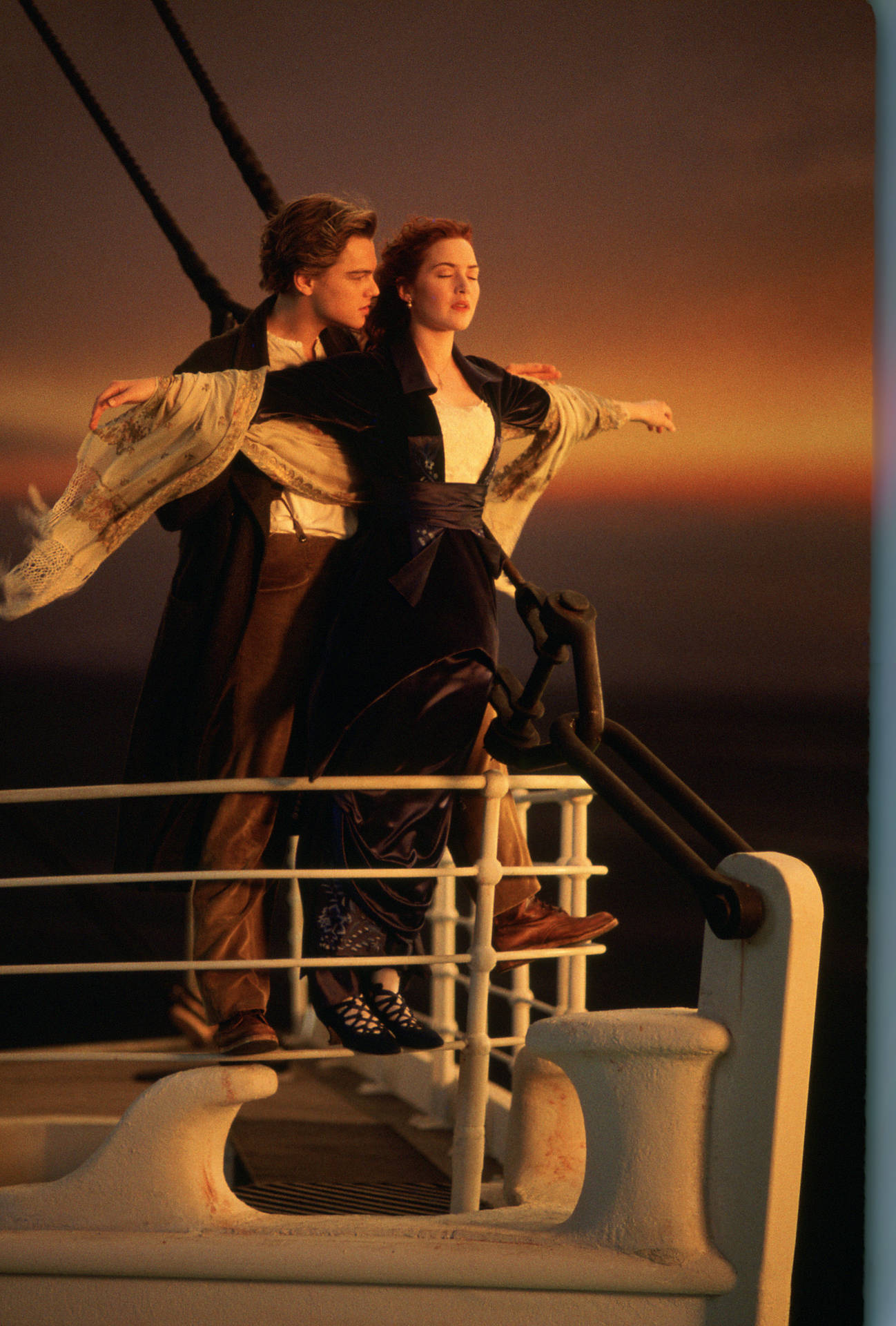 Titanic Hug Scene Wallpaper