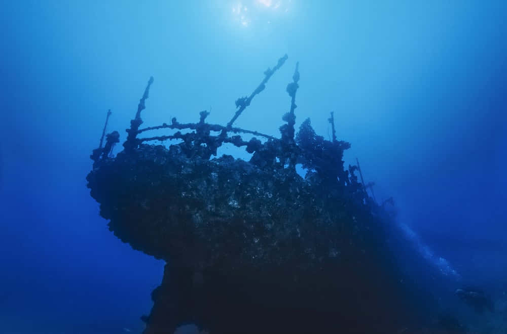 Imagensubmarina Del Titanic En El Océano Azul.