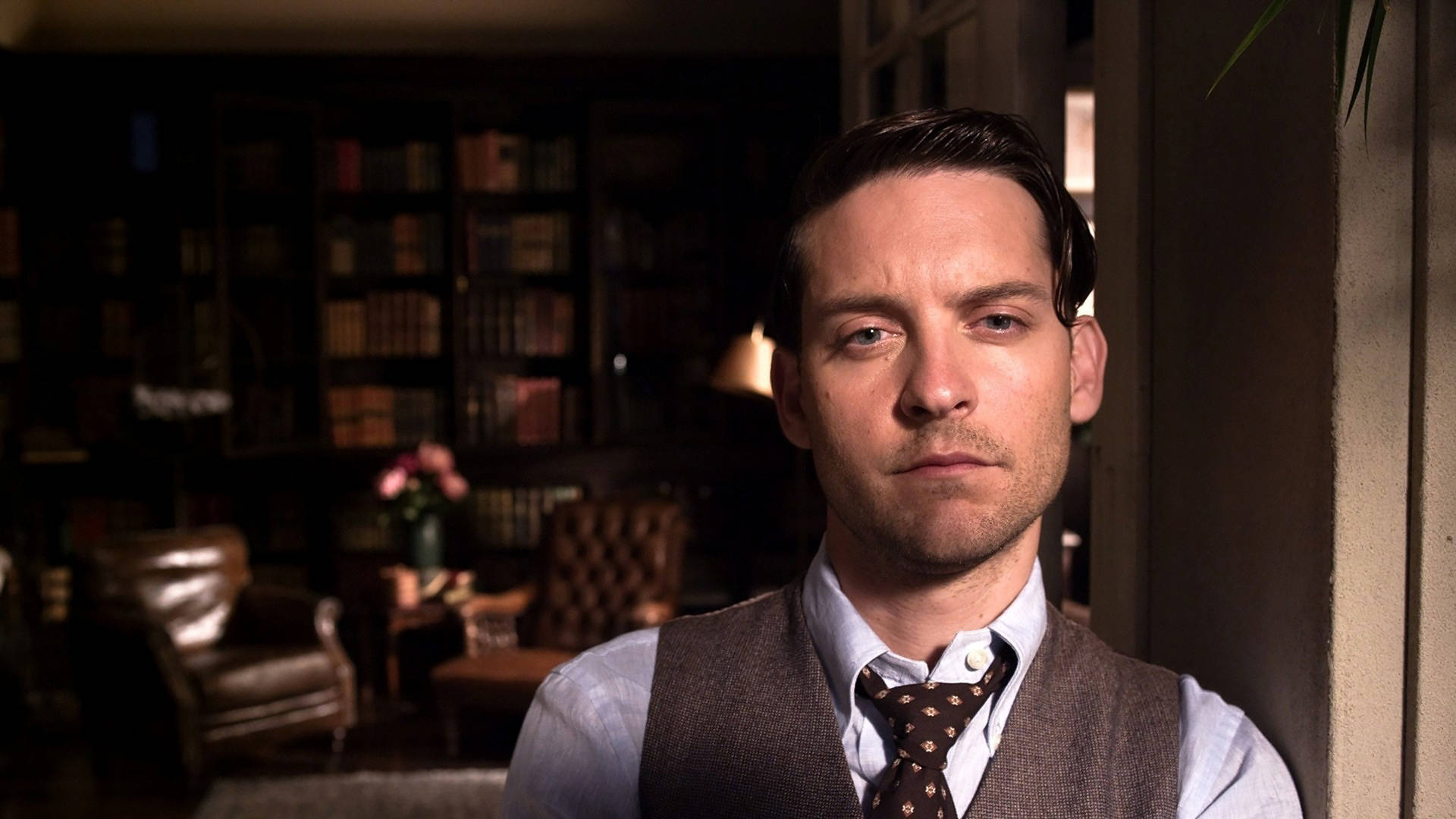 Tobey Maguire embodying Nick Carraway's character in the movie scene. Wallpaper