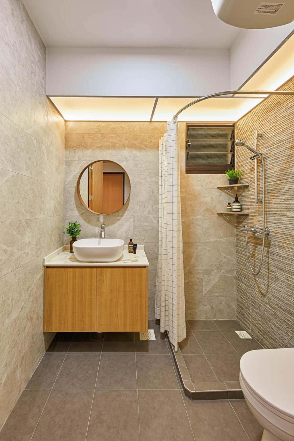 Stylish and Modern Ceramic Toilet in a Well-Lit Bathroom