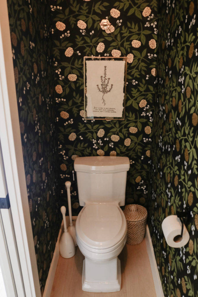 Toilettenraumschwarze Dahlie Wallpaper