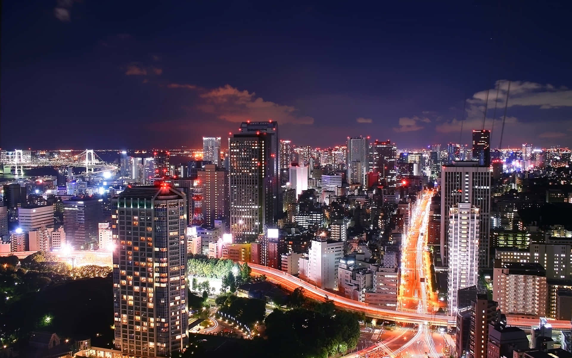 Tokyohintergrund Helle Stadtautobahnlichter