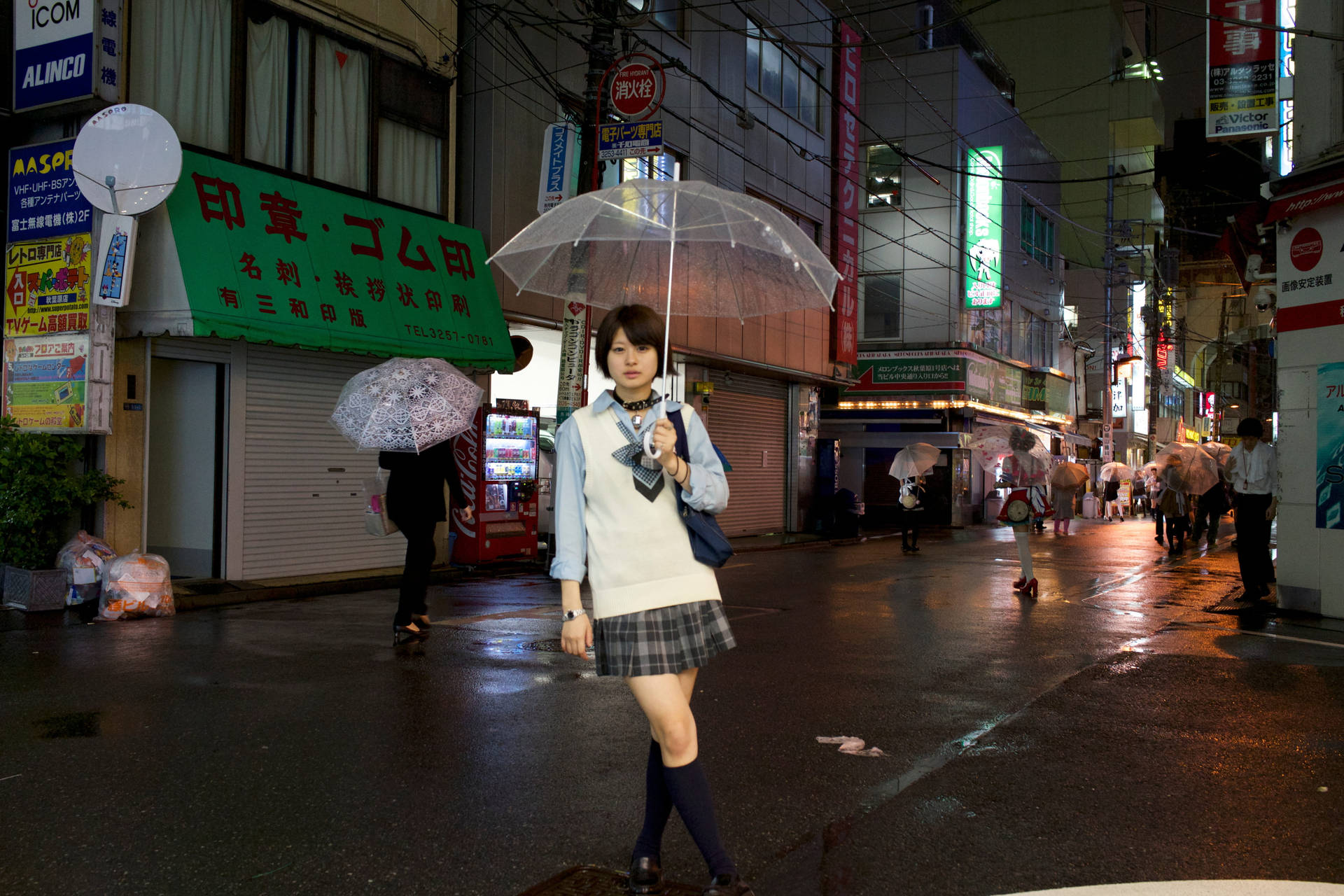 Tokyo Japan Girl With Clear Umbrella Wallpaper