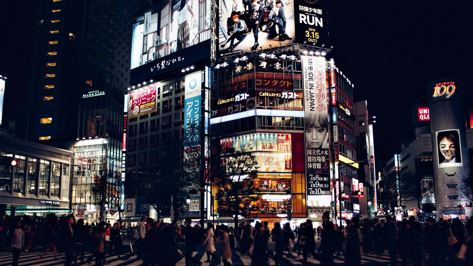 Tokyo Nightlife Shibuya Crossing Wallpaper