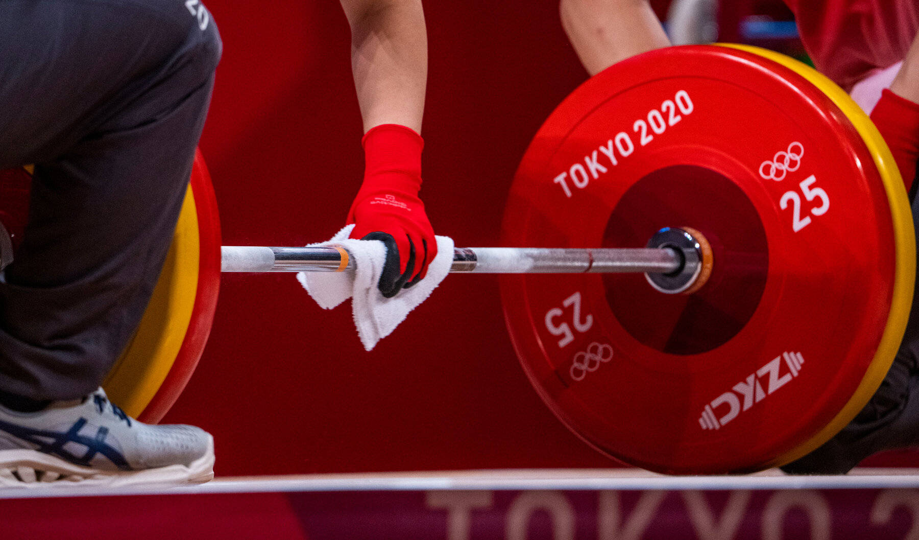 Tokyoolympics 2020 Gewichtheben-moment Wallpaper