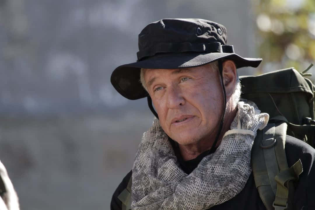 Tom Berenger, legendary actor, posing for an intense portrait Wallpaper